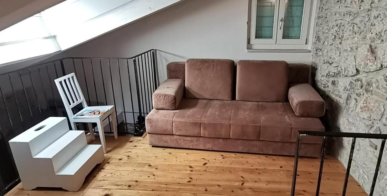 Apartments Casa Roccia Bianca Ровин Екстериор снимка