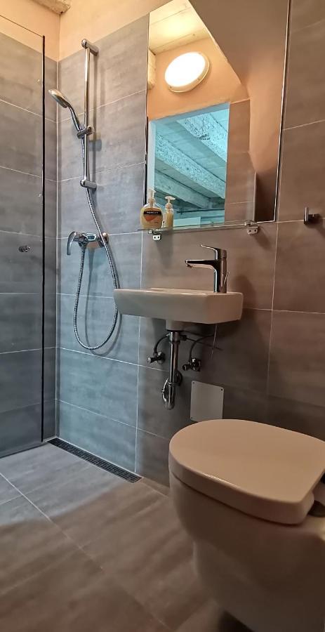 Apartments Casa Roccia Bianca Ровин Екстериор снимка