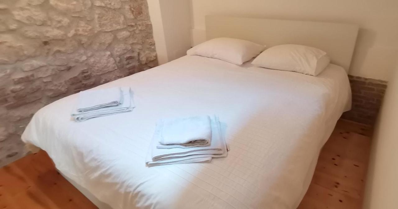 Apartments Casa Roccia Bianca Ровин Екстериор снимка