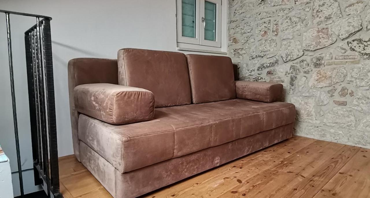 Apartments Casa Roccia Bianca Ровин Екстериор снимка
