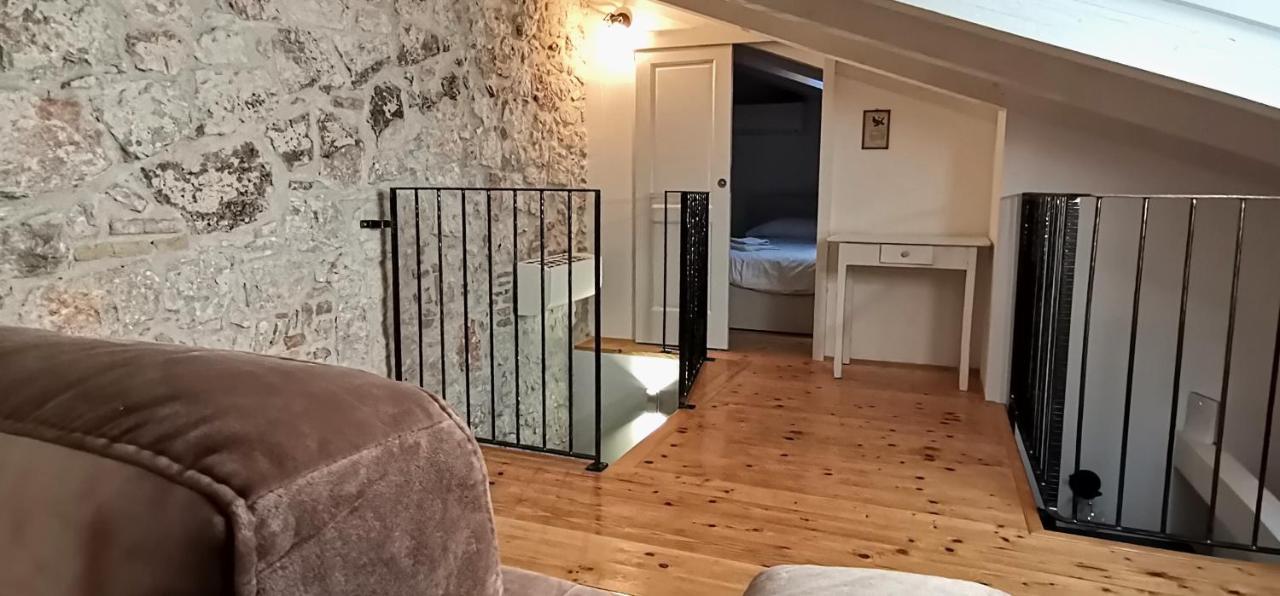 Apartments Casa Roccia Bianca Ровин Екстериор снимка
