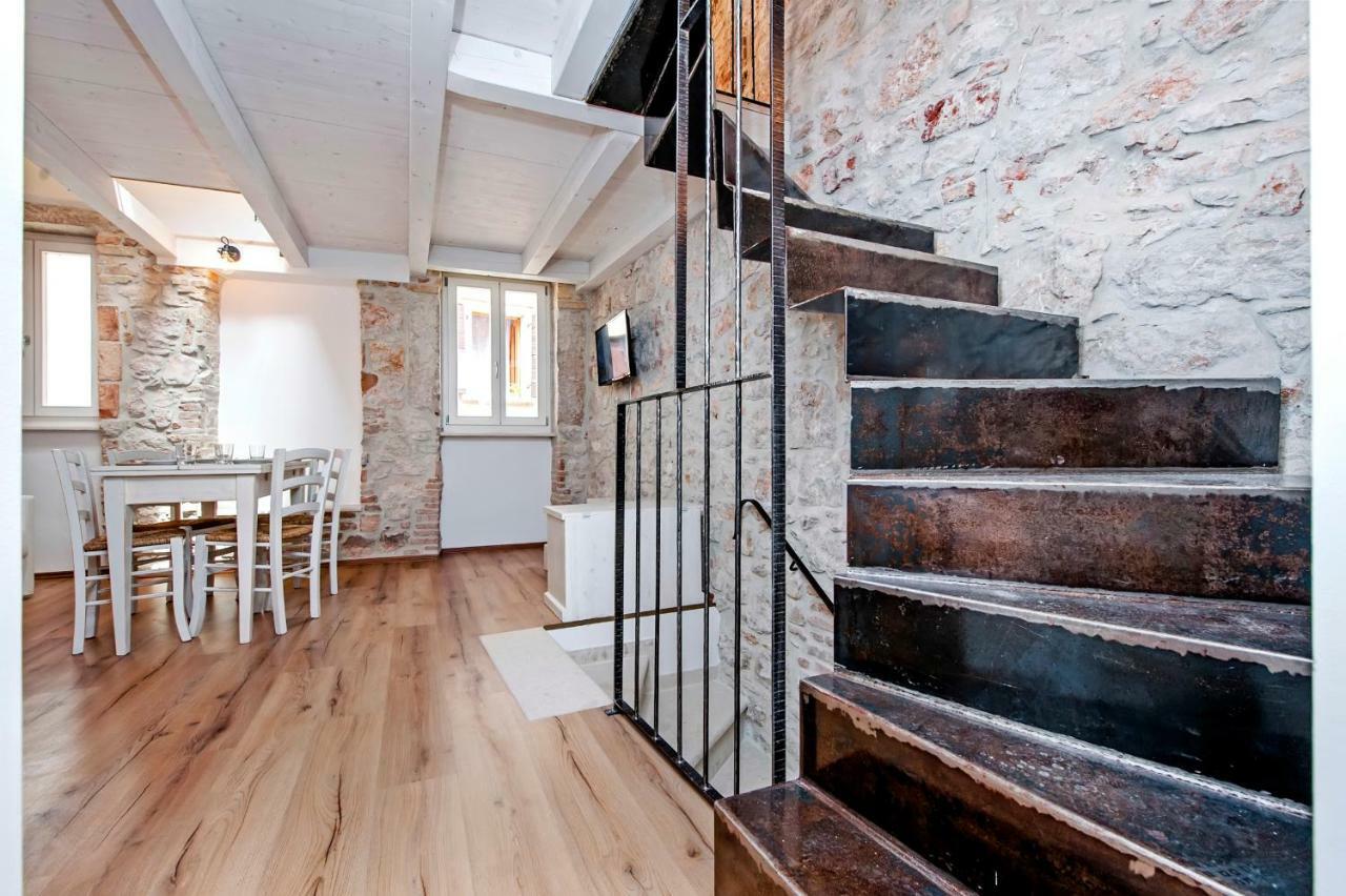 Apartments Casa Roccia Bianca Ровин Екстериор снимка
