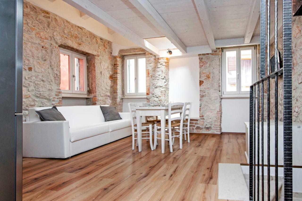 Apartments Casa Roccia Bianca Ровин Екстериор снимка