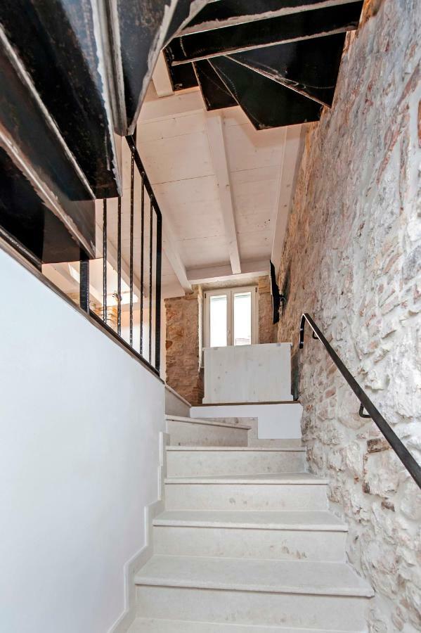 Apartments Casa Roccia Bianca Ровин Екстериор снимка