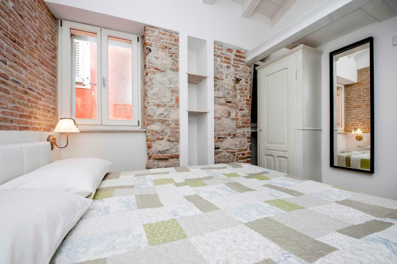 Apartments Casa Roccia Bianca Ровин Екстериор снимка
