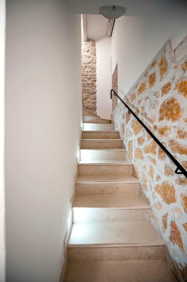 Apartments Casa Roccia Bianca Ровин Екстериор снимка