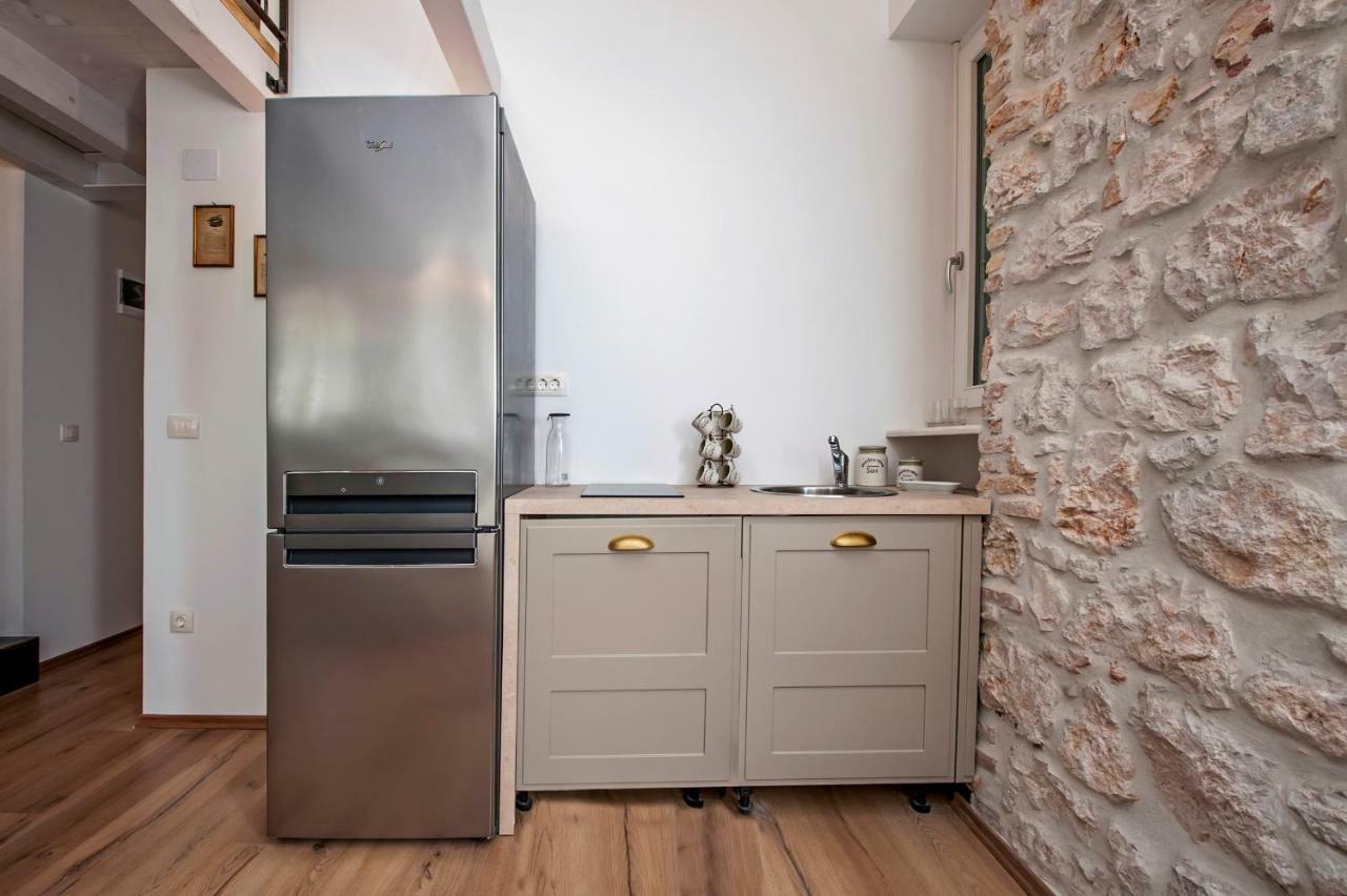 Apartments Casa Roccia Bianca Ровин Екстериор снимка