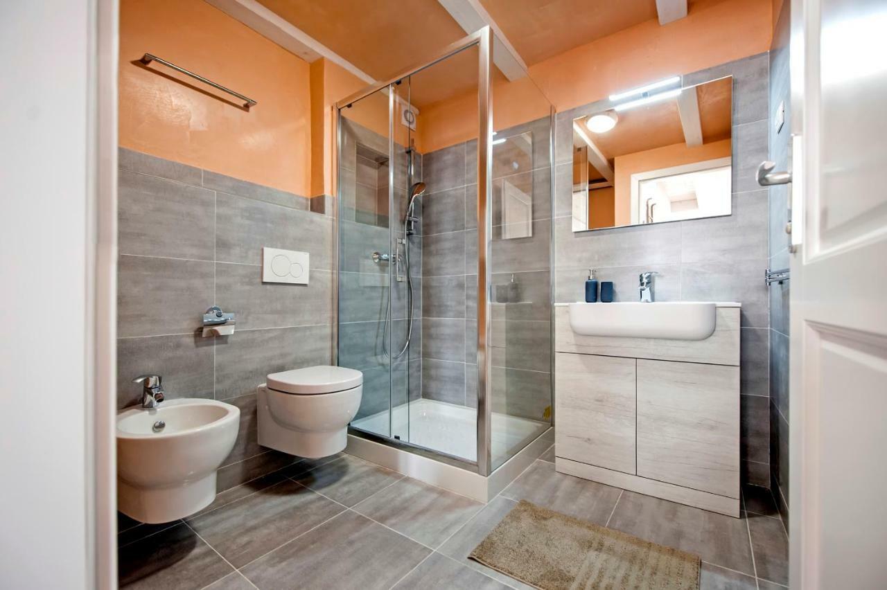 Apartments Casa Roccia Bianca Ровин Екстериор снимка