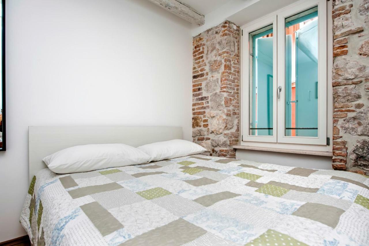 Apartments Casa Roccia Bianca Ровин Екстериор снимка