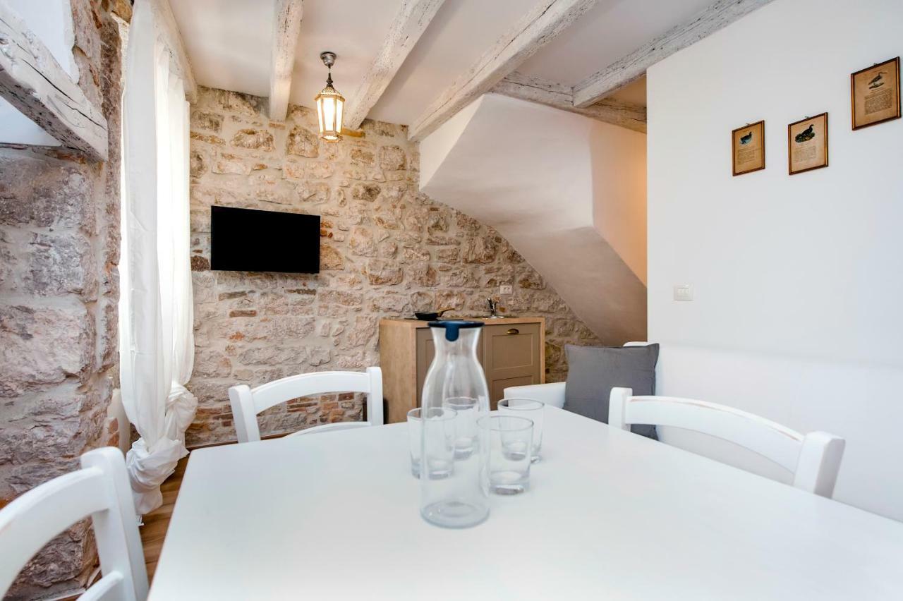 Apartments Casa Roccia Bianca Ровин Екстериор снимка