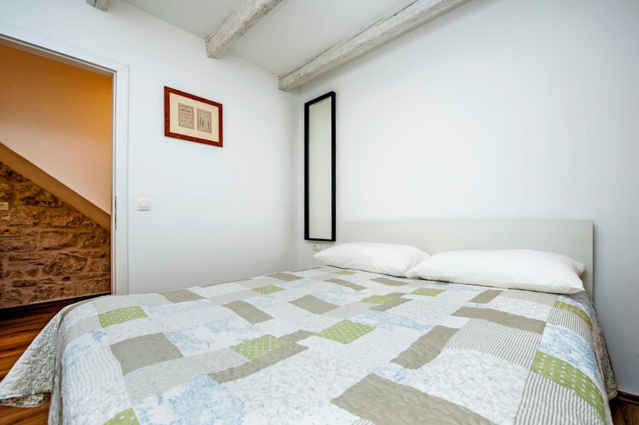 Apartments Casa Roccia Bianca Ровин Екстериор снимка