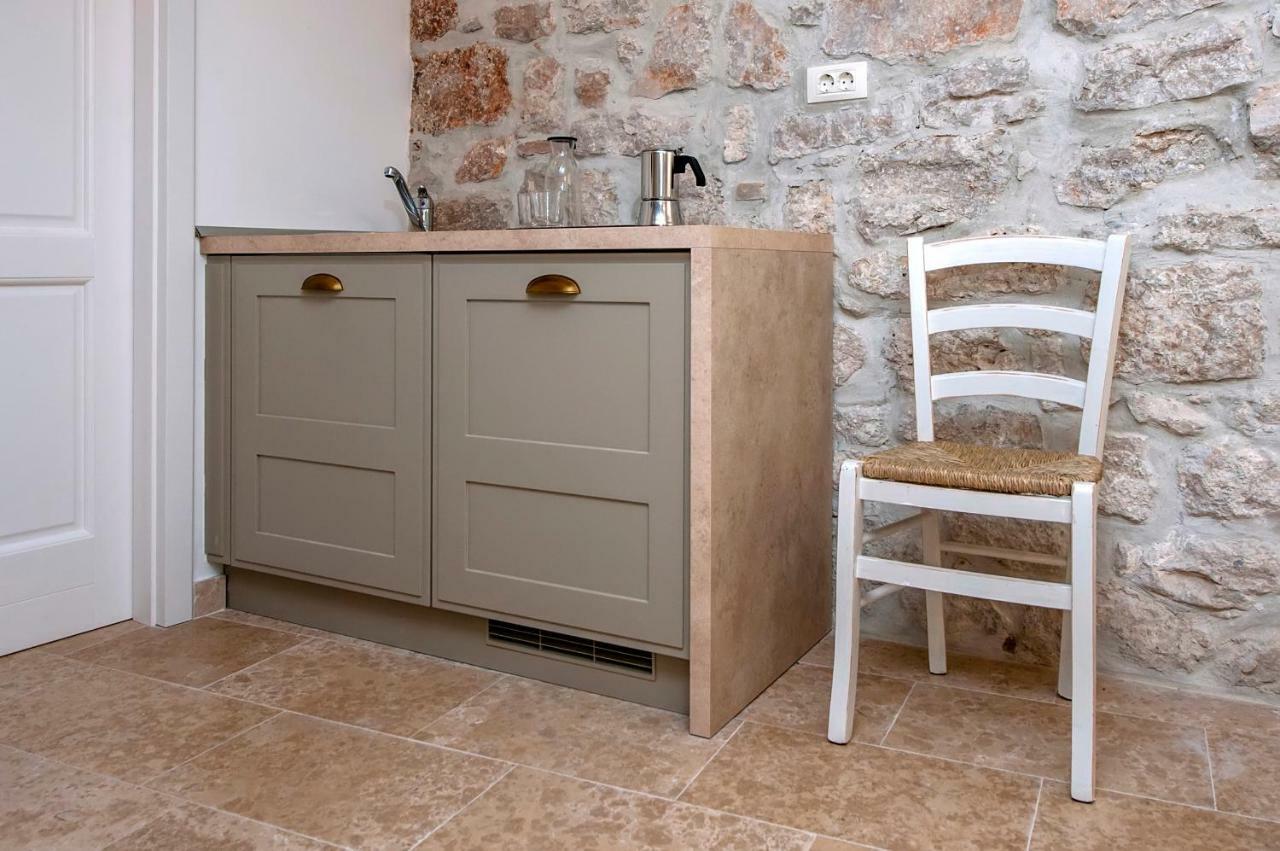 Apartments Casa Roccia Bianca Ровин Екстериор снимка