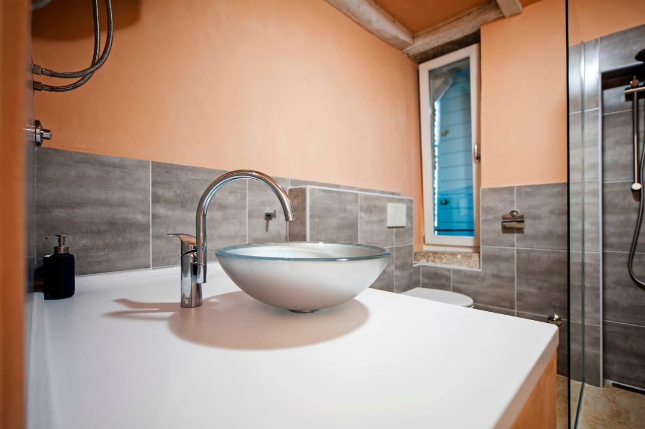 Apartments Casa Roccia Bianca Ровин Екстериор снимка
