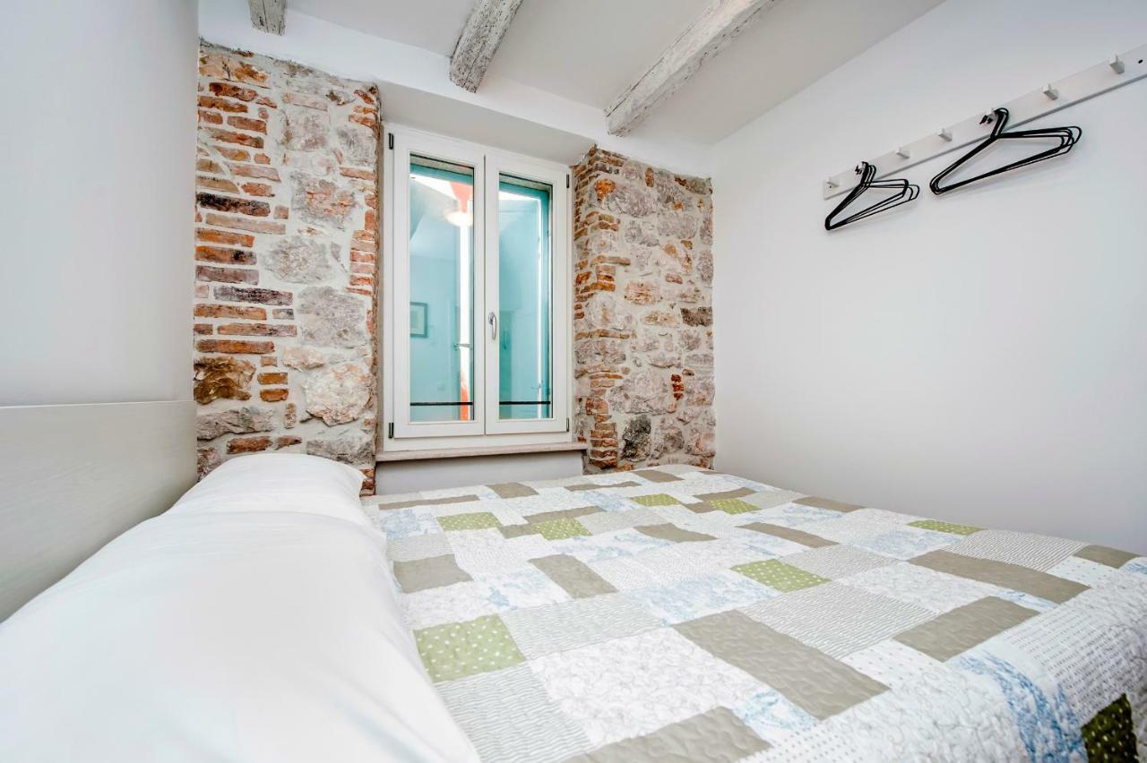 Apartments Casa Roccia Bianca Ровин Екстериор снимка