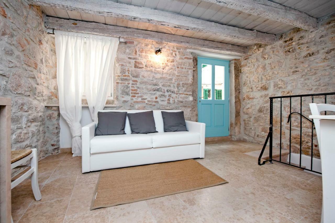 Apartments Casa Roccia Bianca Ровин Екстериор снимка