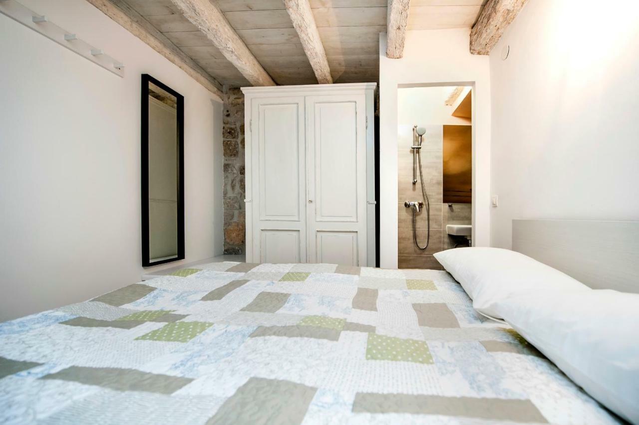 Apartments Casa Roccia Bianca Ровин Екстериор снимка