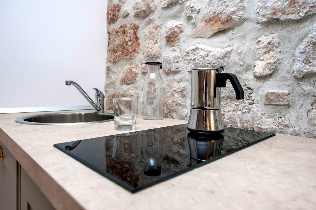 Apartments Casa Roccia Bianca Ровин Екстериор снимка